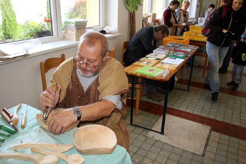 Ukázku řemesel navštívily v sobotu v Krchlebech stovky zájemců. 