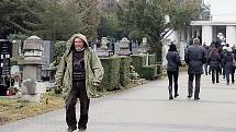 Z natáčení seriálu Pustina na nymburském hřbitově