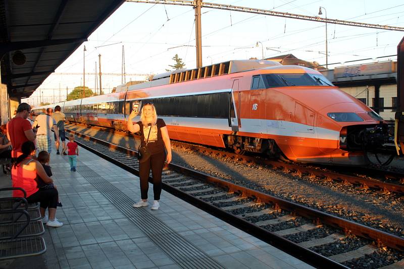 Na nymburském nádraží zastavilo legendární francouzské TGV.