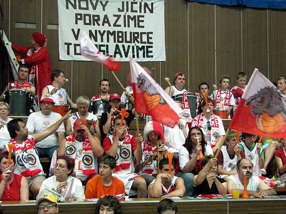 Z prvního finálového utkání Mattoni NBL Nymburk - Nový Jičín (84:73).