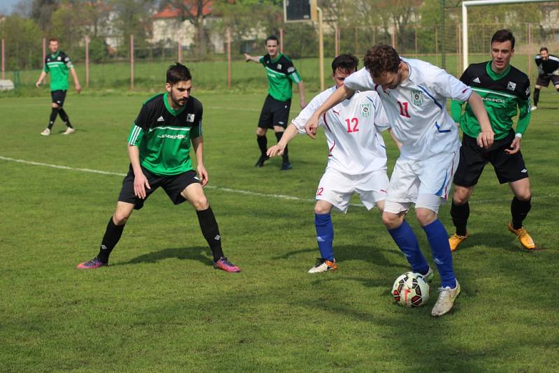 Z fotbalového utkání divizní skupiny B Polaban Nymburk - Tatran Rakovník (1:2)
