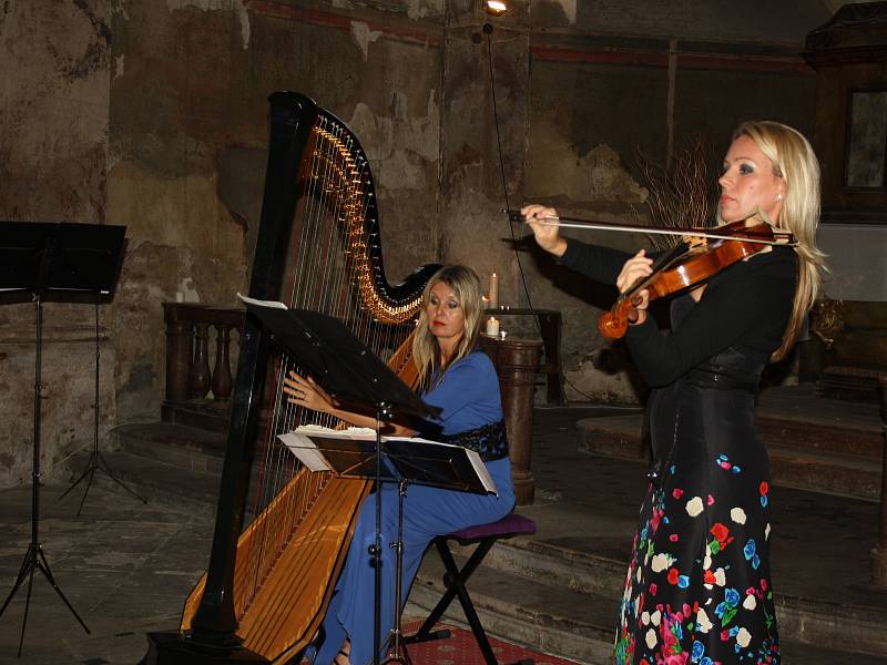 Kaple sv. Jana Nepomuckého v Nymburce zažila výjimečný koncert i bohoslužbu.