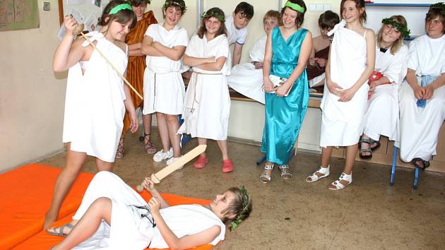 Do školy v Městci dorazilo řecké božstvo a olympiáda - Nymburský deník