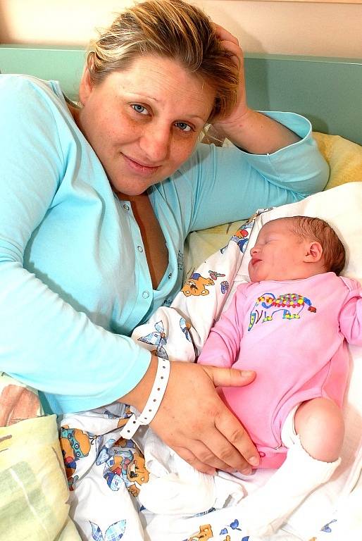Dcera Emma Lily Constable se mamince Marice narodila 18. srpna s váhou 3 140 gramů a výškou 50 centimetrů. Doma v Poděbradech na obě čekal tatínek Grant a tříletá sestřička Tayla Jade.