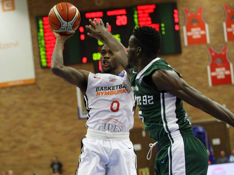 Z basketbalového utkání Ligy mistrů Nymburk - Nanterre (72:81)