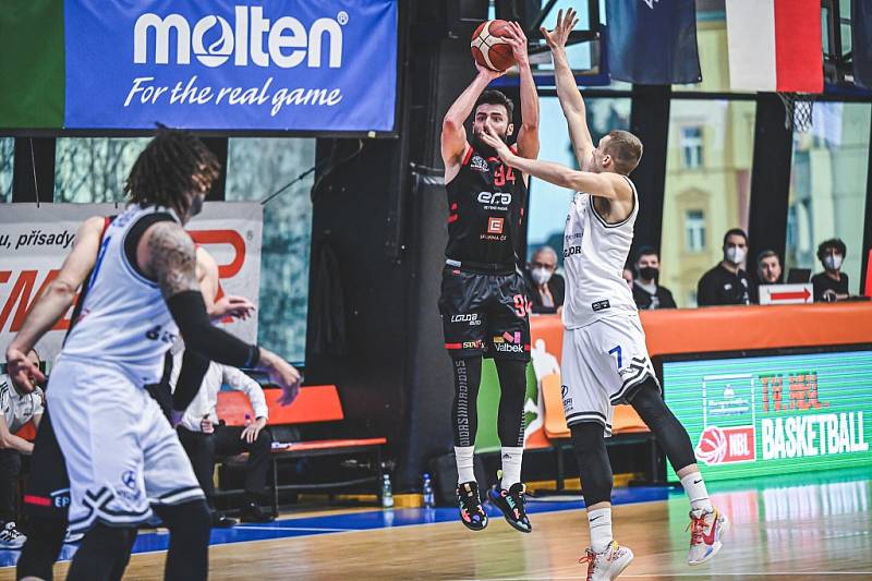 Z basketbalového utkání Kooperativa NBL USK Praha - Nymburk (80:85)