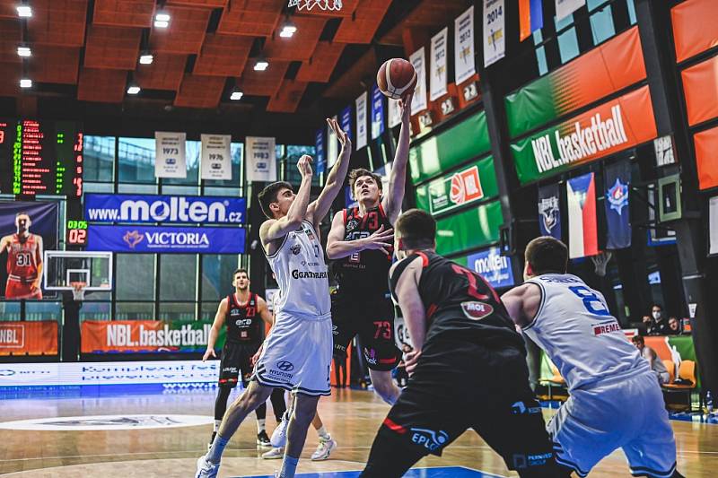 Z basketbalového utkání Kooperativa NBL USK Praha - Nymburk (80:85)