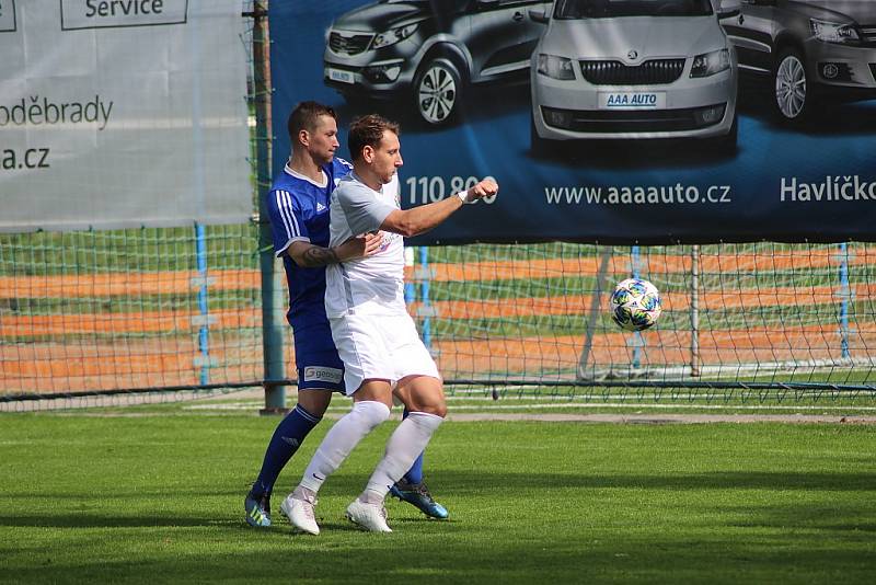 Z fotbalového utkání divize C FK Kolín - Polaban Nymburk (2:0)