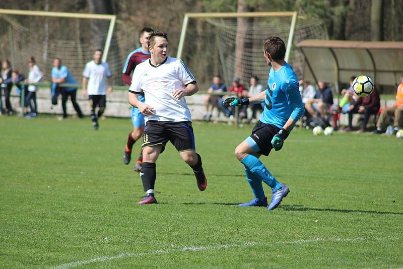 Z fotbalového utkání okresního přeboru Slovan Poděbrady - Jíkev (3:0)