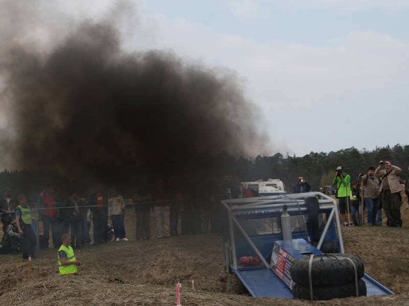 Otevřené mistrovství ČR Truck Trial 2012 na Božím Daru u Milovic