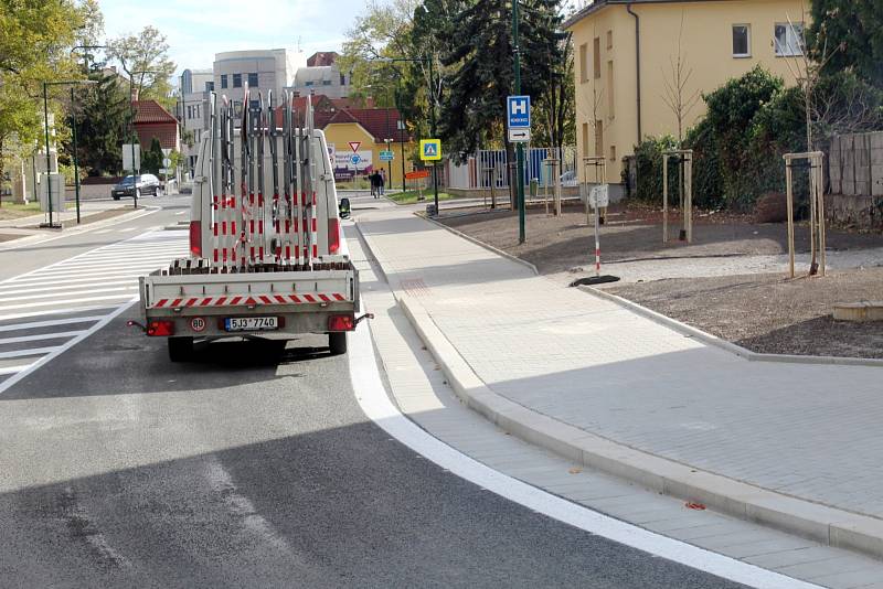 Z otevření kruhového objezdu u bazénu a budovy policejního ředitelství v Nymburce.