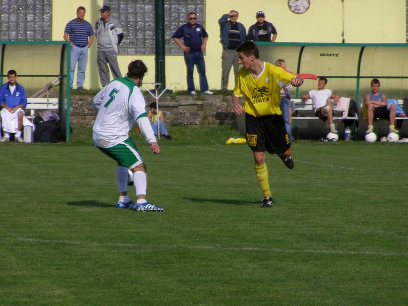 Z fotbalového derby krajského přeboru Polaban Nymburk - Litol (5:2)