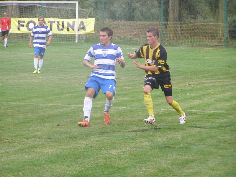 Z divizního fotbalového utkání Litol - Libiš (3:1)