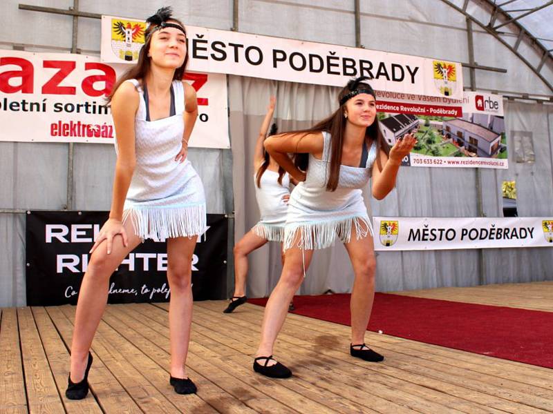 Finalistky Miss České republiky defilovaly v Poděbradech u lázeňské kolonády.