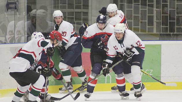 Hokejisté Poděbrad poslední zápas sezony nezvládli, na ledě Žabonos prohráli 0:6