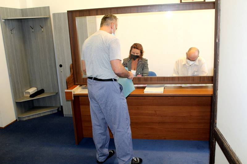 Parlamentní volby ve věznici v Jiřicích.