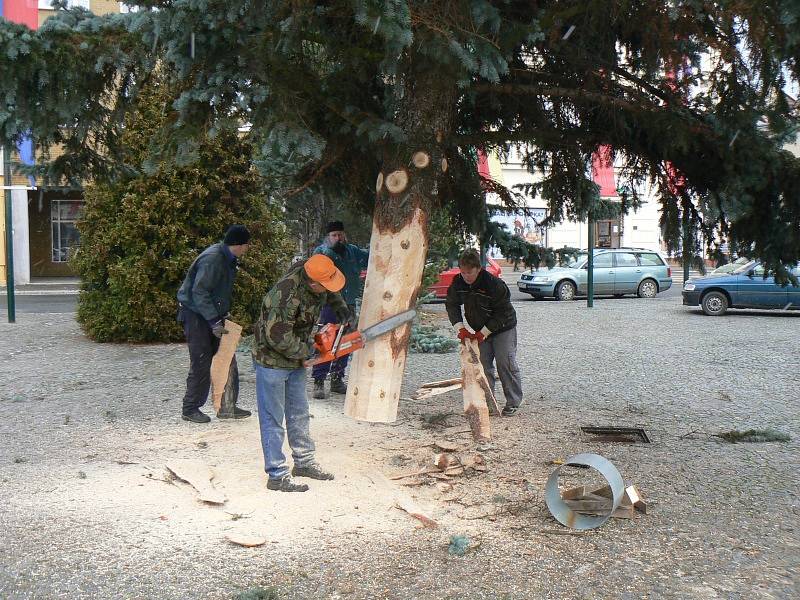 Vánoční strom už je v Nymburce