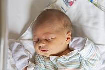 Matyáš Vápeník se narodil v nymburské porodnici 27. srpna 2021 v 23.49 hodin s váhou 3000 g a mírou 47 cm. Ve Veltrubech bude prvorozený chlapeček bydlet s maminkou Klárou a tatínkem Jakubem.