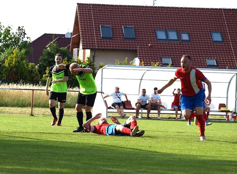 Z fotbalového utkání I.B třídy Pátek - Městec Králové (4:4)