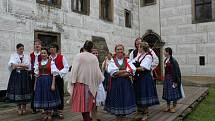 Dožínkovou slavnost V zámku a v podzámčí uspořádalo Polabské muzeum společně s obcí Přerov nad Labem a majitelem zámku Českým rozhlasem už tradičně ve skanzenu a přilehlém zámku.