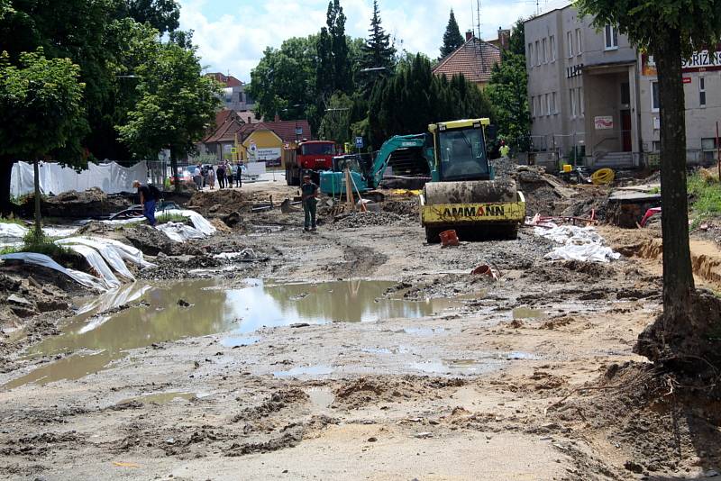 Situace na stavbě druhého kruhového objezdu v Nymburce.