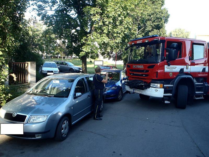 Snímky dokazující obtížný průjezd Žižkovem.