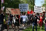 Protesty v Nymburce při jednání sjezdu komunistů a maškarní průvod.