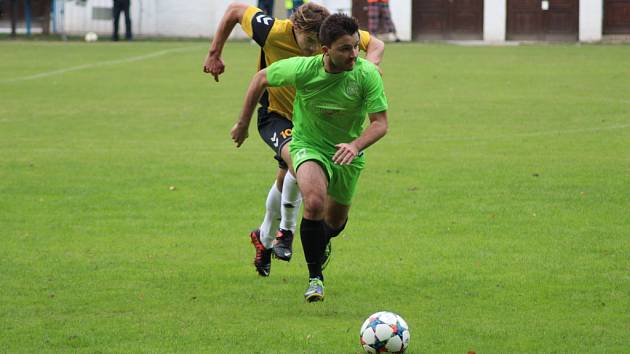 Z fotbalového utkání I.B třídy Slovan Poděbrady - Slovan Lysá nad Labem (5:1)