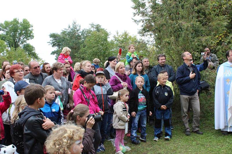 Dožínkovou slavnost V zámku a v podzámčí uspořádalo Polabské muzeum společně s obcí Přerov nad Labem a majitelem zámku Českým rozhlasem už tradičně ve skanzenu a přilehlém zámku.