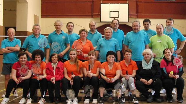 Účastníci badmintonového turnaje v Sadské