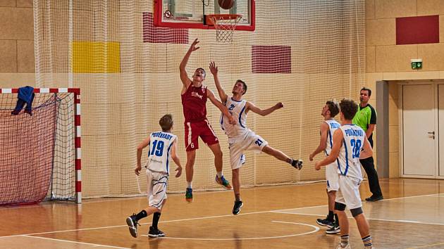 Přátelák mezi Basketbalovou akademií Nymburk a Basketem Poděbrady.