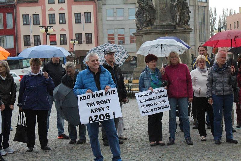 Další demonstraci proti výrobě zinkovny AZOS na nymburském Zálabí svolali členové spolku Permanent, který od začátku bojuje proti zinkovně.