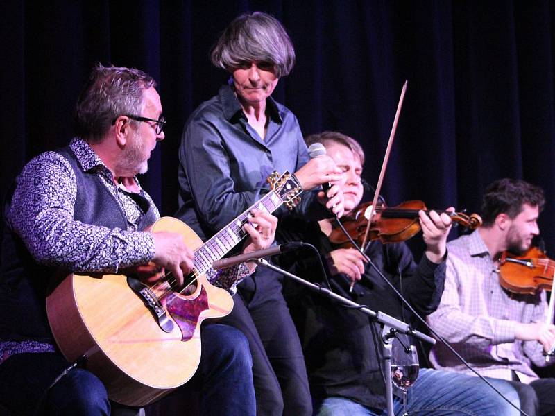 Z koncertu Moniky Načevy, Michala Pavlíčka a Pavel Bořkovec Quartetu v kině Sokol v Nymburce.