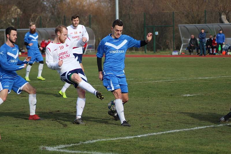 Z přípravného fotbalového utkání Velim - Poříčany (2:1)