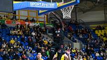 Z basketbalového utkání Kooperativa NBL Opava - Nymburk (100:98)