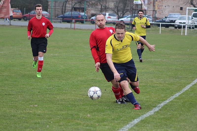 Z fotbalového utkání I.B třídy Pátek - Ostrá B (3:1)