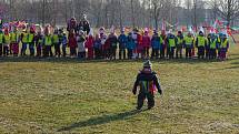 Děti putovaly od mateřské školy Kostička až na Hakenův stadion.