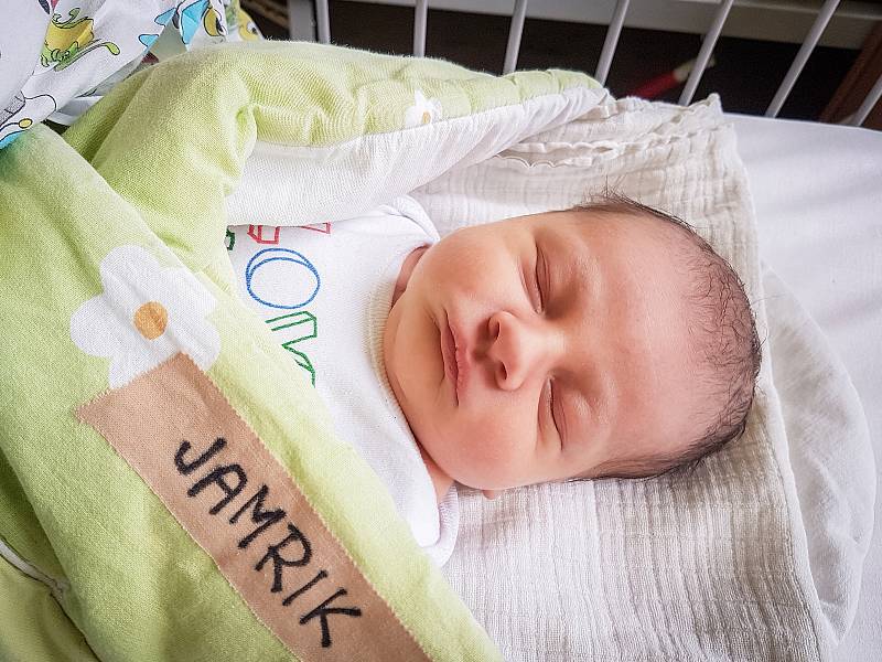 Adam Jamrik, Nymburk. Narodil se 18. března 2020 v 10.04 hodin v nymburské porodnici, vážil 3720 g a měřil 50 cm. Na prvorozeného syna se těšili maminka Lucie a tatínek Petr.