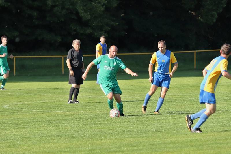 Z fotbalového utkání okresního přeboru Přerov nad Labem - Všejany (3:2)