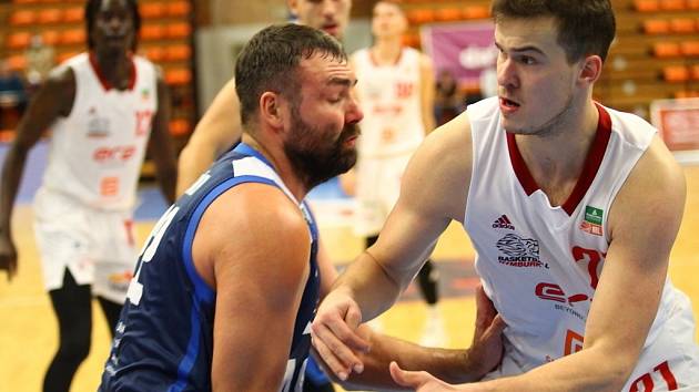 Z basketbalového utkání NBL Nymburk - Kolín (108:93)