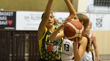 Z basketbalového utkání žákovské ligy starších žákyň U15 Slaný - Sadská 51:59