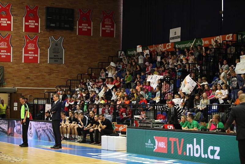 Při basketbalovém utkání Kooperativa NBL v Nymburce byl vytvořen nový rekord – nejnižší věkový průměr diváků na jednom zápase nejvyšší české basketbalové soutěže.