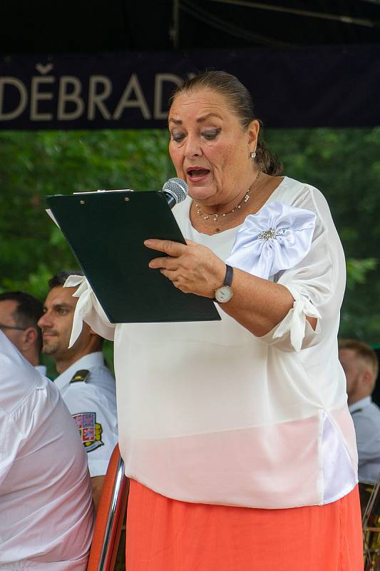 Z koncertu Ústřední hudby Armády České republiky na lázeňské kolonádě.