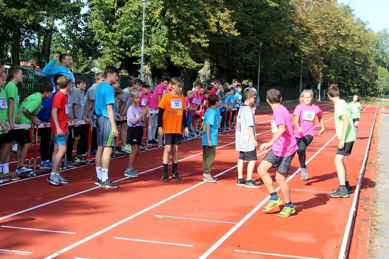 Vítězem se stala štafeta Základní školy TGM, která zvládla maratonskou trať v čase pod dvě hodiny.