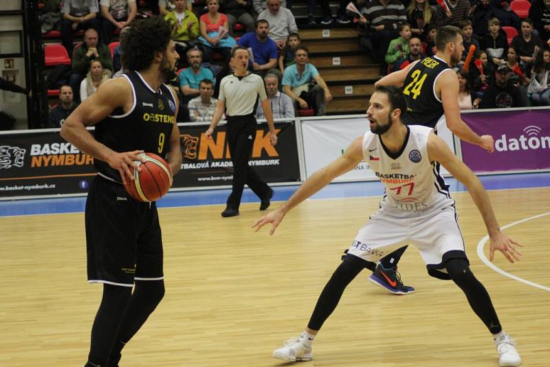 Z basketbalového utkání Ligy mistrů Nymburk - Oostende (86:72)