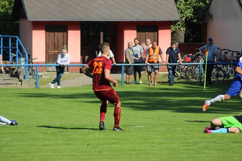 Z fotbalového utkání I.A třídy Slovan Poděbrady - Pšovka Mělník (4:1)