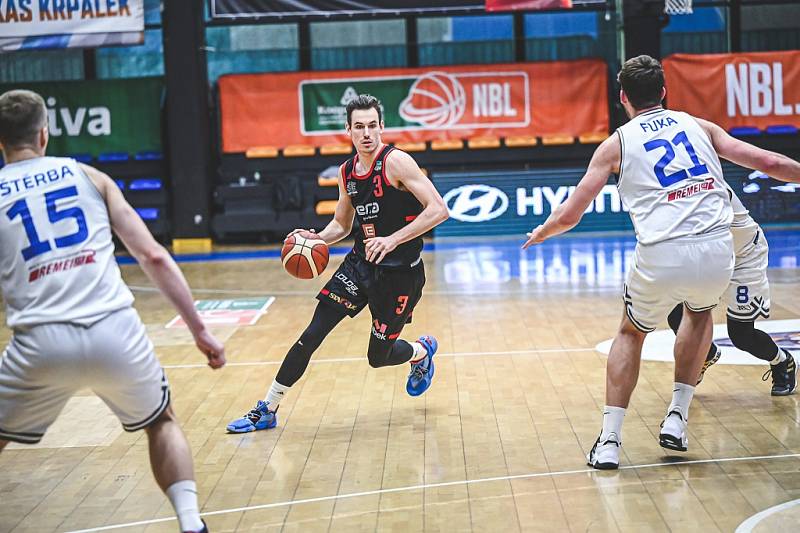 Z basketbalového utkání Kooperativa NBL USK Praha - Nymburk (80:85)