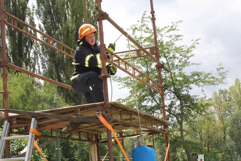 Už posedmé se konalo v poděbradské čtvrti Velké Zboží klání o Železného hasiče.