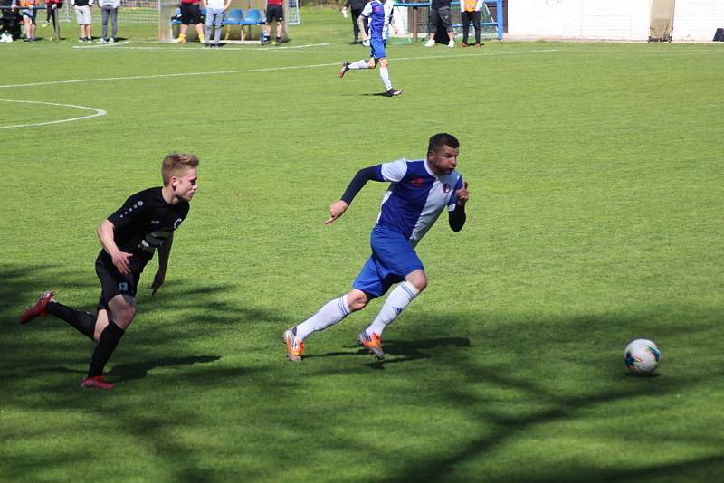 Z fotbalového utkání I.A třídy Slovan Poděbrady - Pšovka Mělník