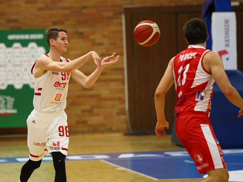 Z basketbalového utkání Kooperativa NBL Nymburk - Pardubice